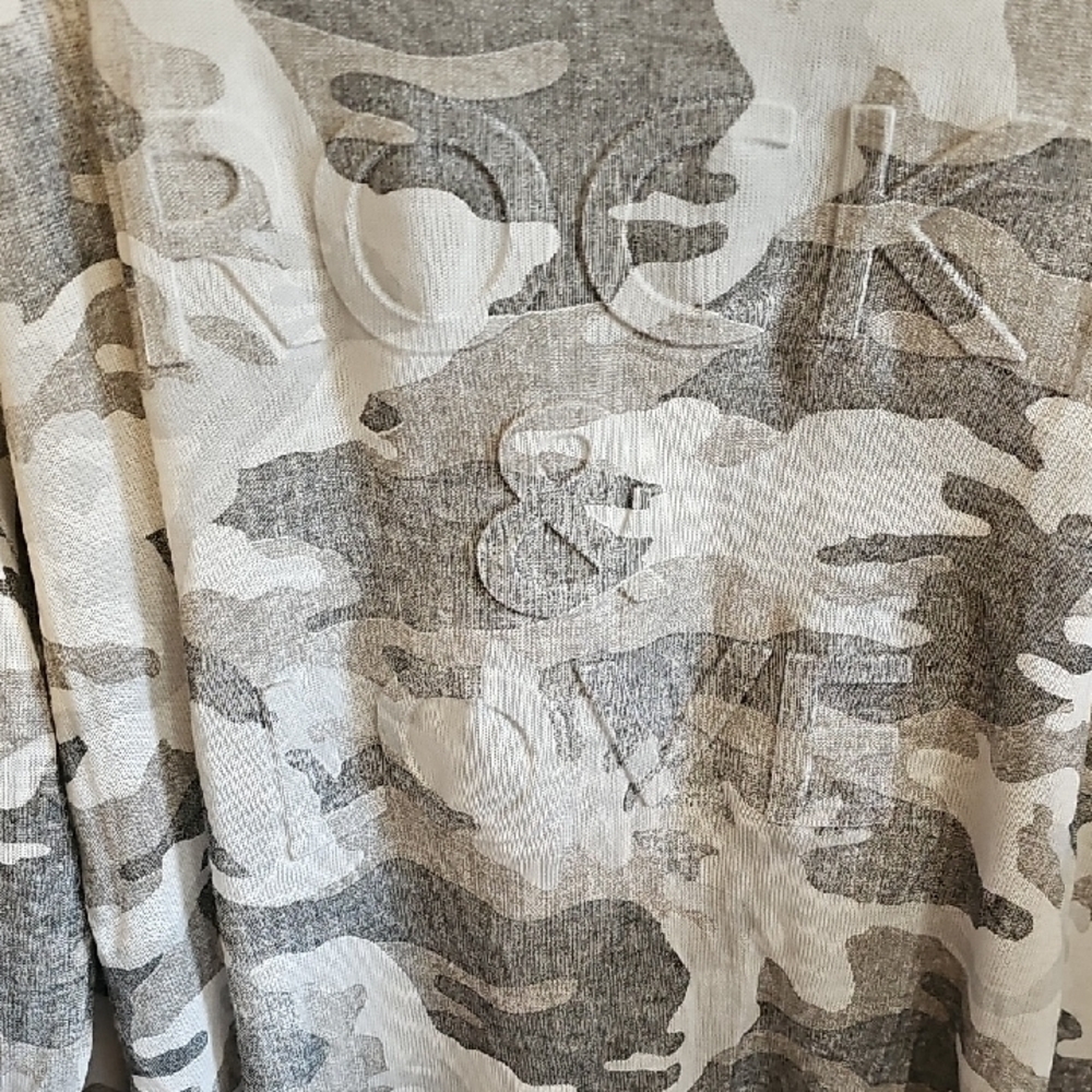 Women’s Gray & Cream Camo Long-Sleeve Tee - Picture 2 of 2